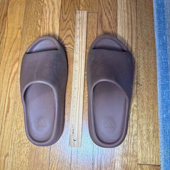 Genuine Yeezy Slides/Slip-on Sandals in Flax (Brown), Men\'s Size 10 main image 5